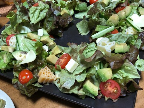 クリスマスにぴったり。リースサラダ